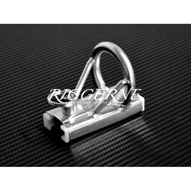 Sparcraft Spinnaker Pole slider with eye and plug-stop. For 32x5,5mm track